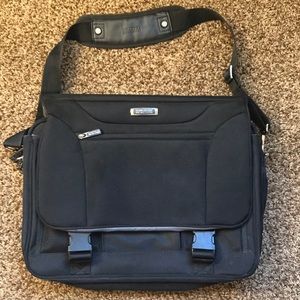 Kenneth Cole black messenger computer bag